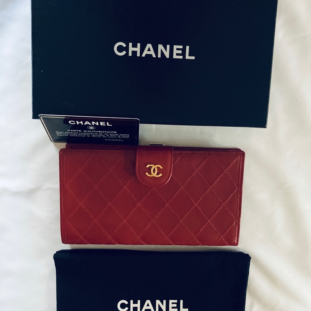 Chanel CC Kiss-lock red leather wallet